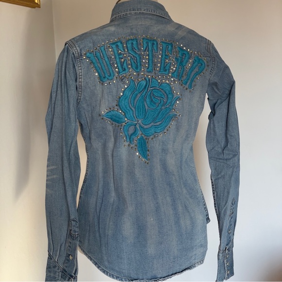 Vintage Western Denim Blue Floral Embroidered Denim Shirt - Cowgirl Chic! 🌸🤠 - Picture 15 of 16